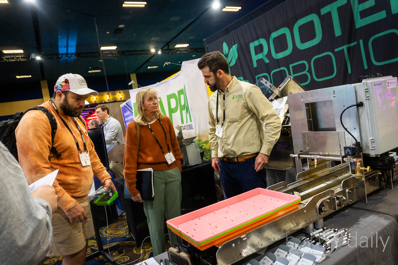 Роботизация сельского хозяйства: новинки от Rooted Robotics