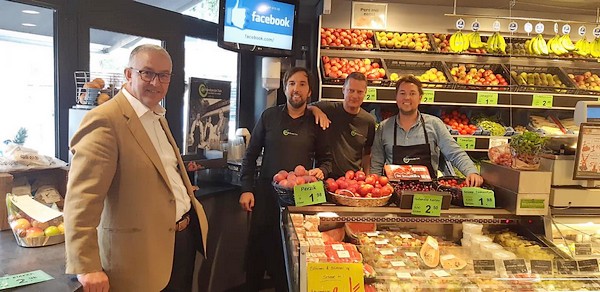 Burgemeester Aboutaleb neemt poolshoogte bij de Groentemannen van Rotterdam