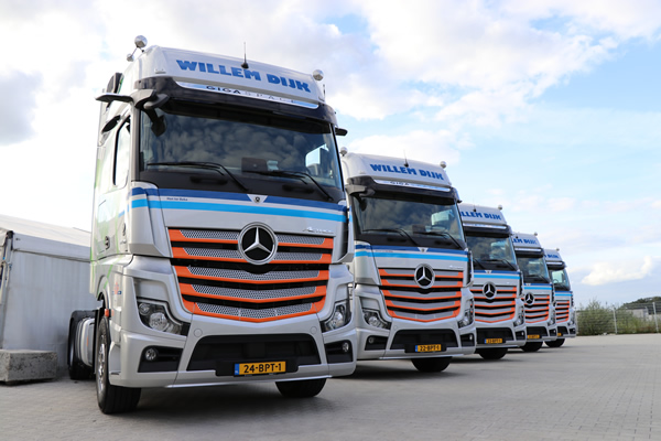 Funf Neue Mercedes Actros Sattelzuge Im Einsatz