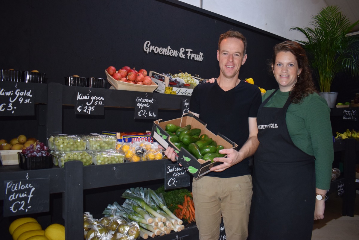 De Fruitstal: Van onbemande kast tot bloeiende winkel