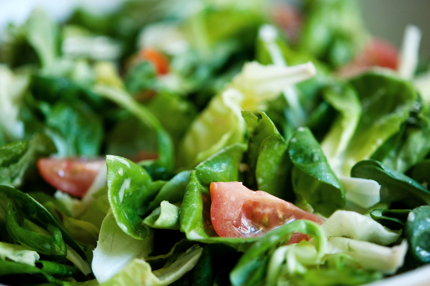 RASFF: Niet aangegeven allergeen in mosterd in een maaltijdsalade uit Nederland