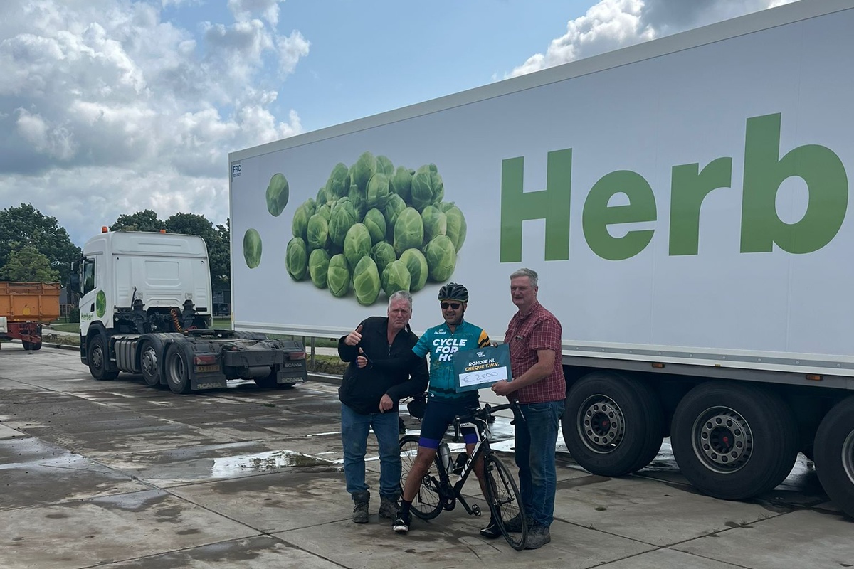 Menno Molenaar (Fresh2You) op de fiets voor CycleForHope