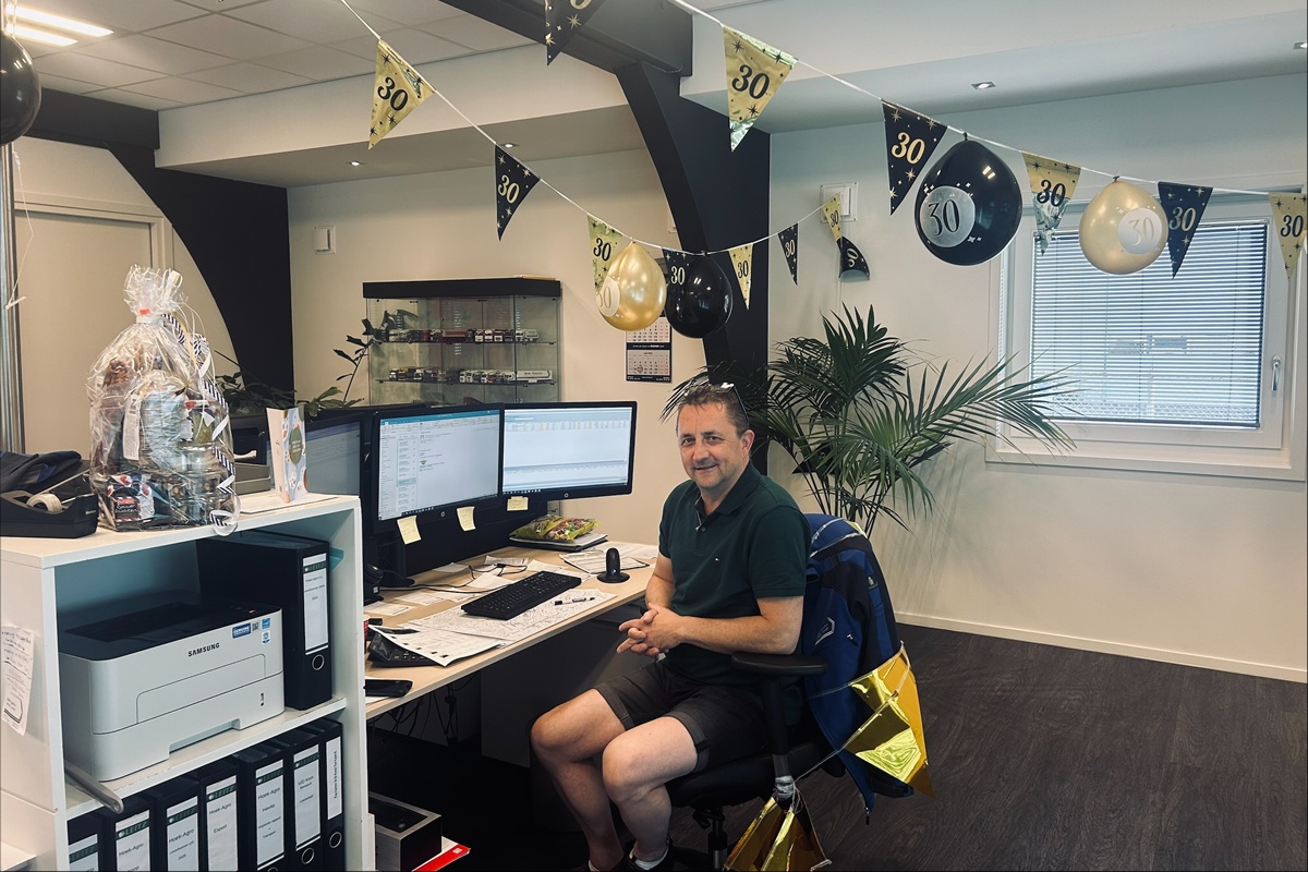 Lolke Dijkstra 30 jaar bij de zaak en jarig