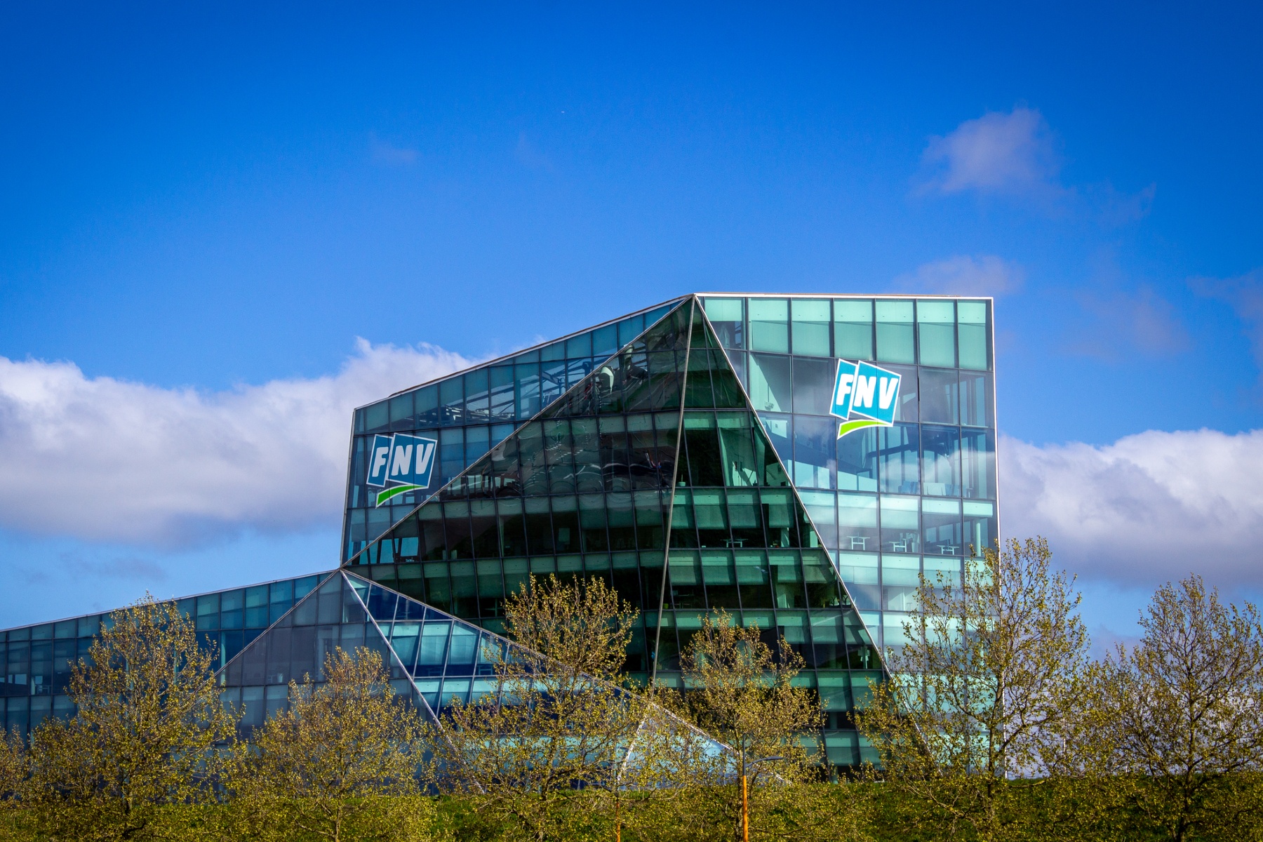 Tijdelijk toezichthouder FNV om orde op zaken te stellen na bestuurscrisis