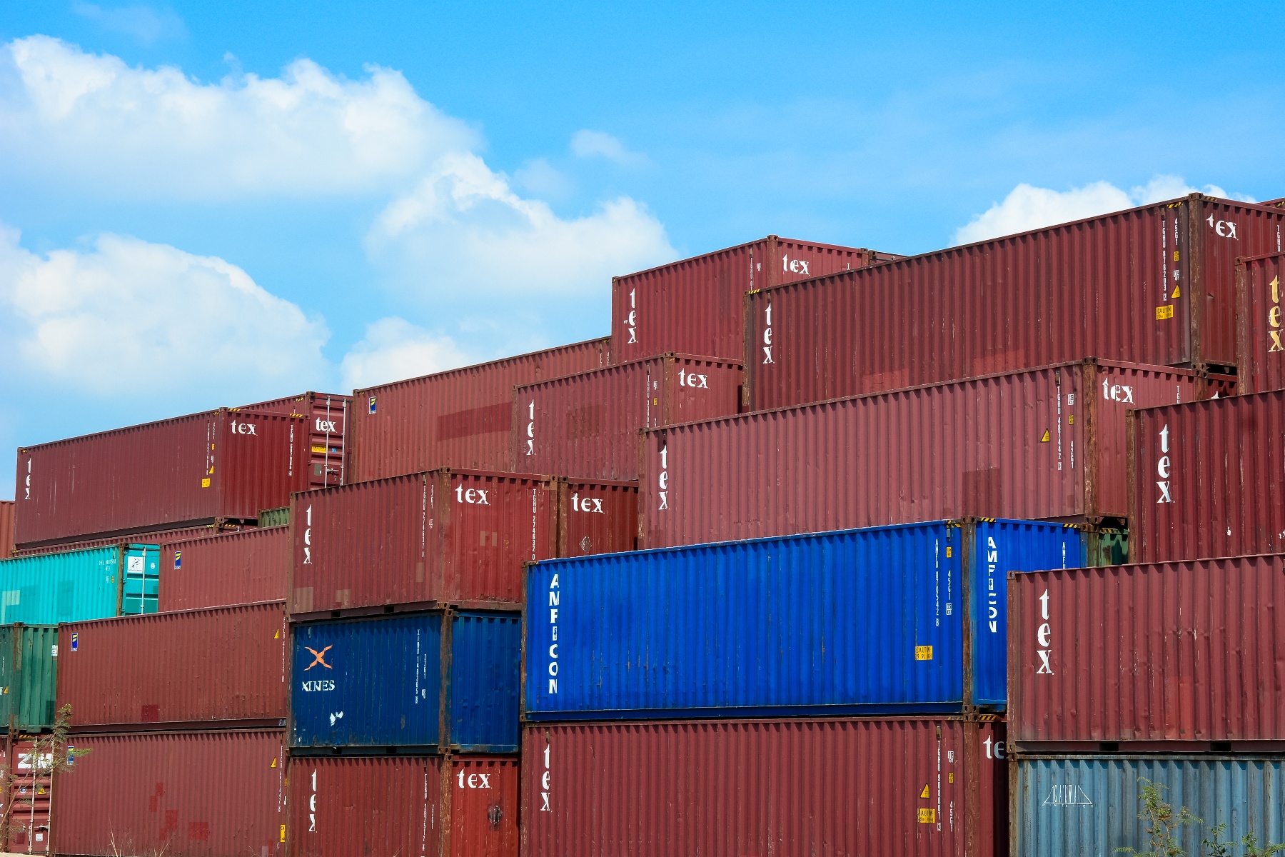 Celstraf voor Britse bende na diefstal van lading pruimen en andere goederen