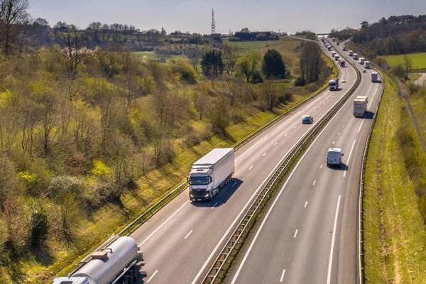 Eurowag start toelatingsproces voor vrachtwagenheffing