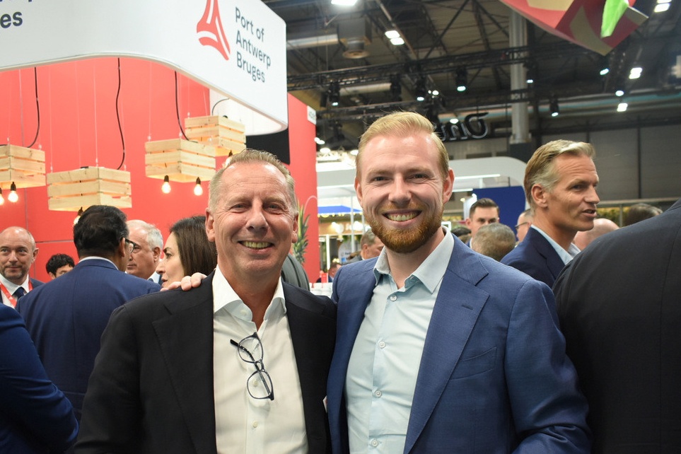 Emiel Maas draagt stokje directeurschap Normec Maas Goodacre over aan Andy van der Meer