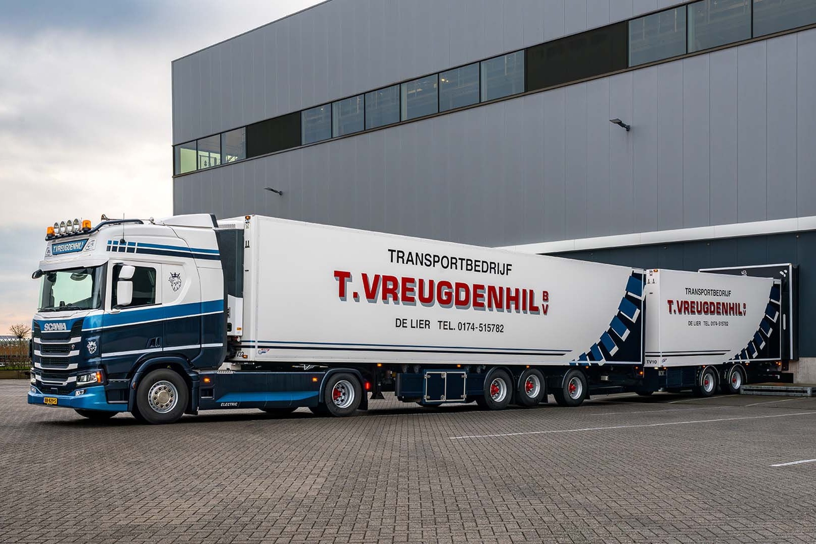 Familiebedrijf T. Vreugdenhil neemt eerste volledig elektrische Scania in gebruik