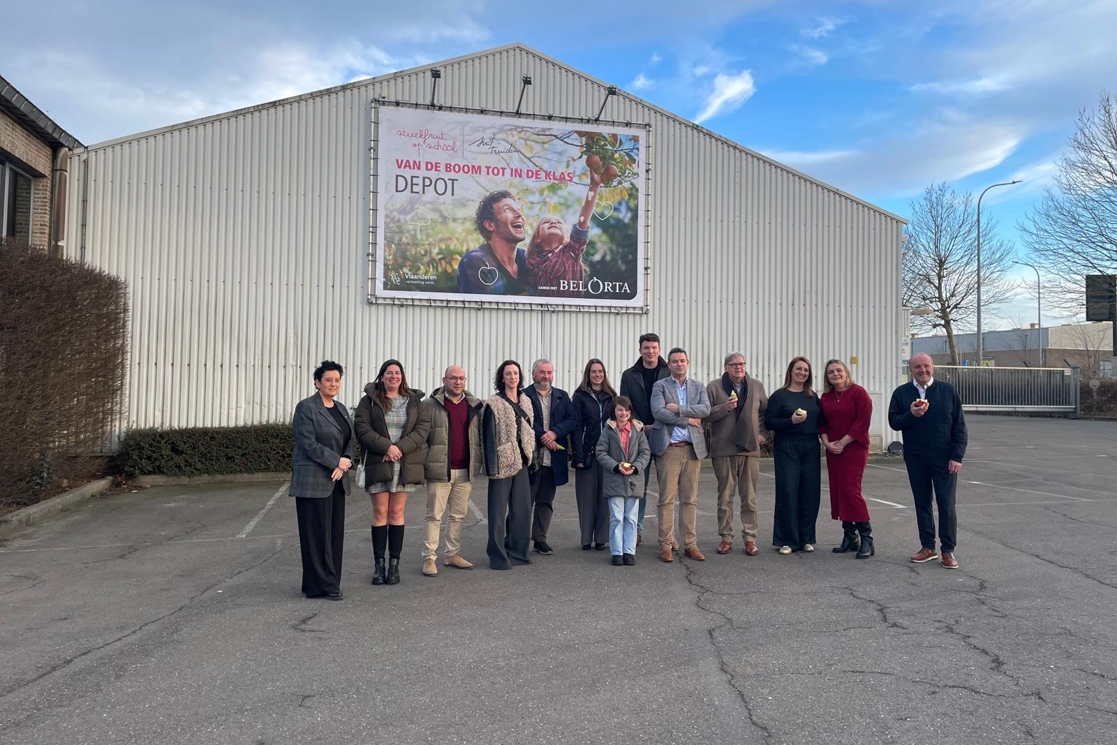 Lokaal fruit voor 4.150 Truiense kinderen