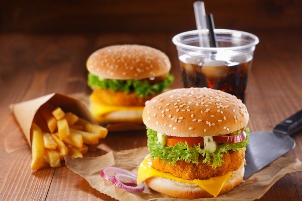 Steeds minder cafés in Nederland, fastfood populairder