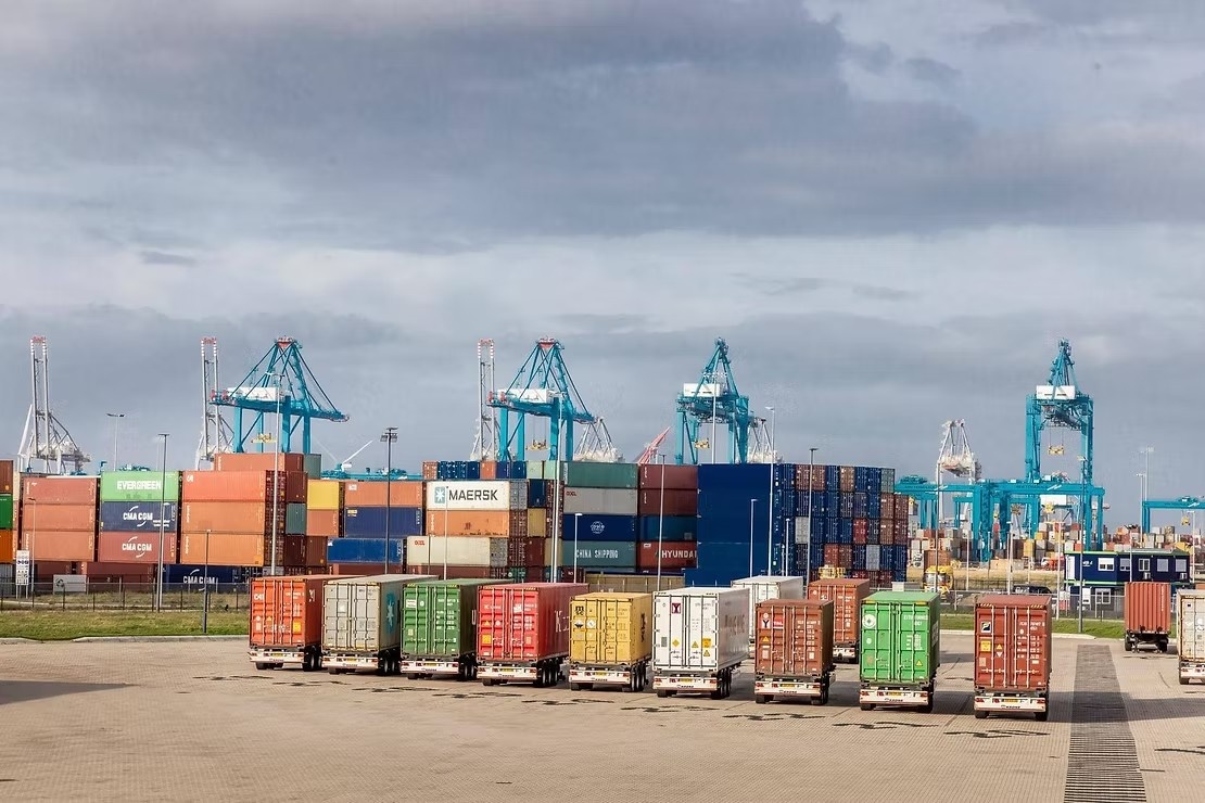 Rijksambtenaren staken dinsdag 24 uur voor loonsverhoging