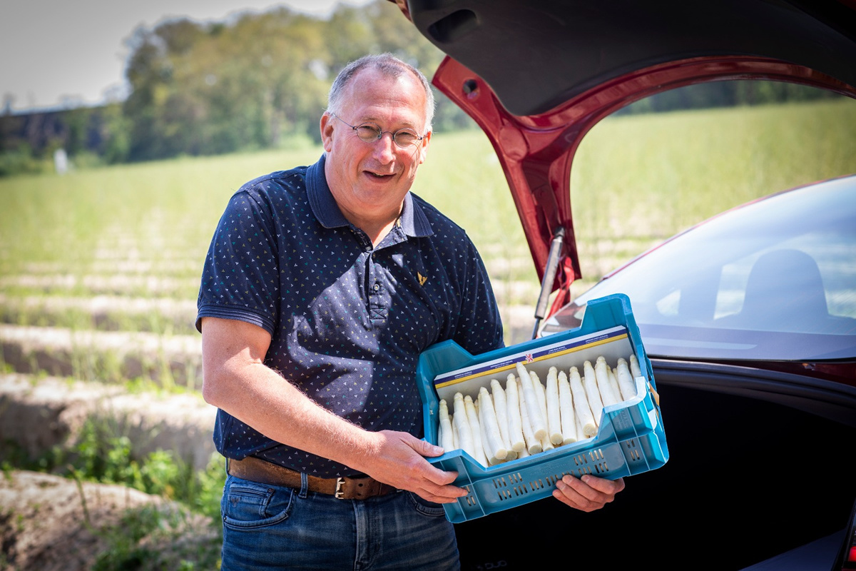 Wisseling van de wacht: Rick Mengers draagt het stokje over