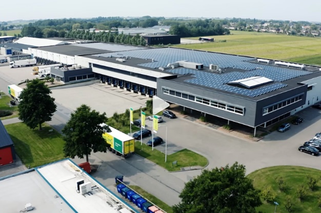 Complex groothandel Smeding in Sint Annaparochie te koop voor 9,8 miljoen