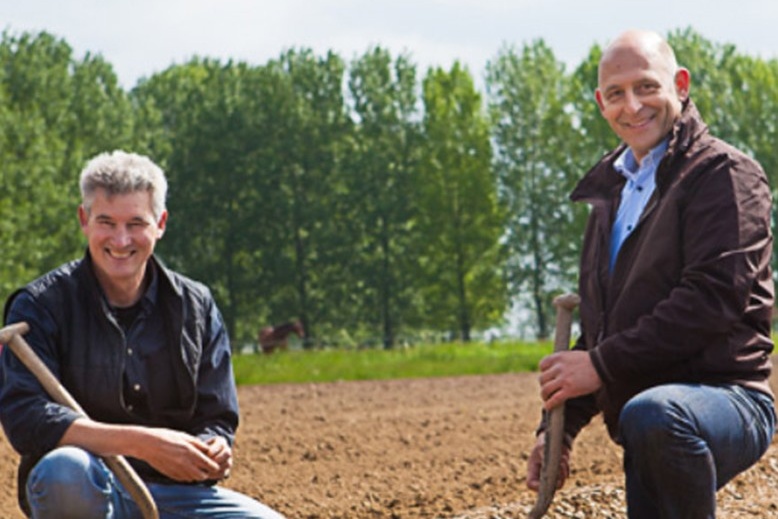 Met ongeschilde chips de misère van de aardappelmarkt ontlopen