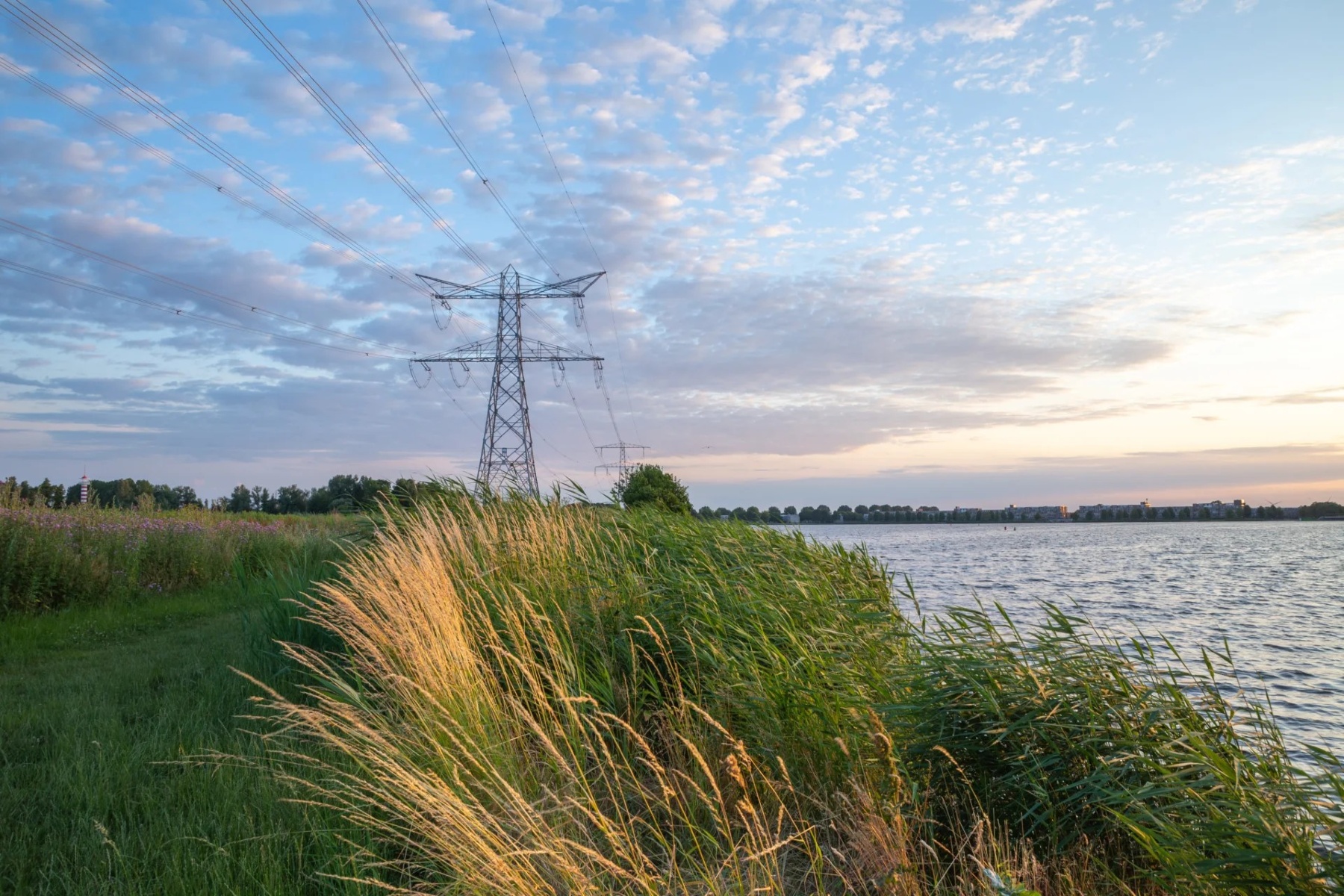 Stroom delen via E-hub om overvol elektriciteitsnet te omzeilen