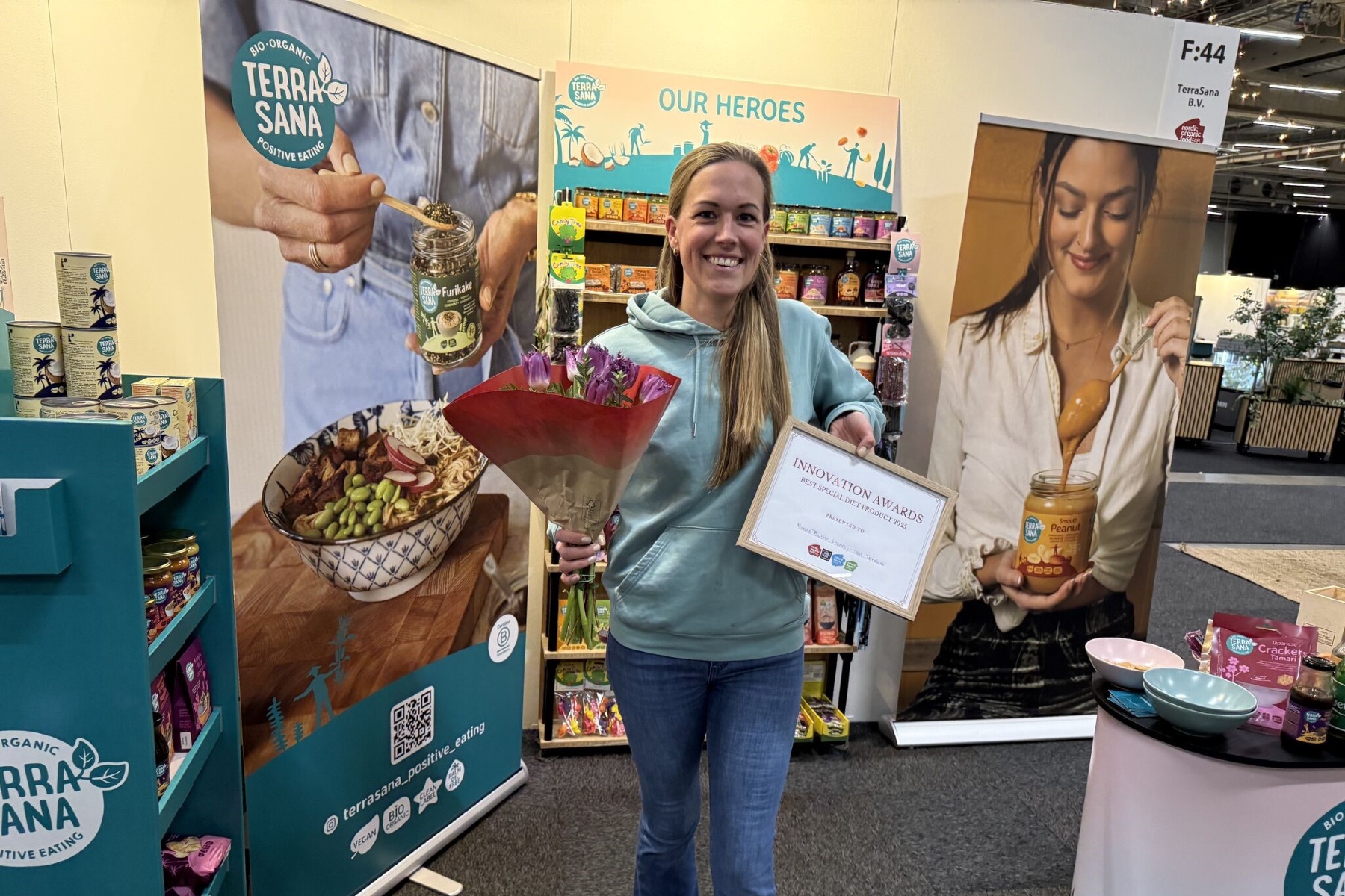 Crunchy amandel chai pasta wint award op Nordic Organic Food Fair