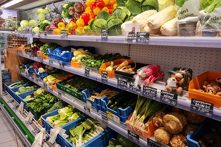 Biowinkel in Turnhout viert 50-jarig bestaan: van biologisch gebak tot ecologische bedden