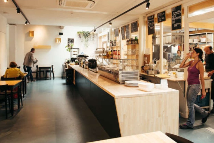 Veganistisch biologisch restaurant Lekker GEC heropent na duurzame renovatie in Gent