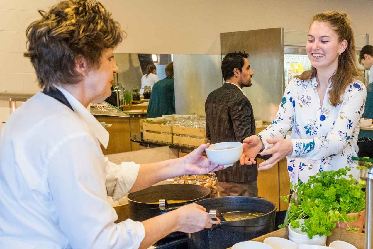 Triodos Bank serveert volledig biologische lunch, maar veel medewerkers nemen brood van huis mee