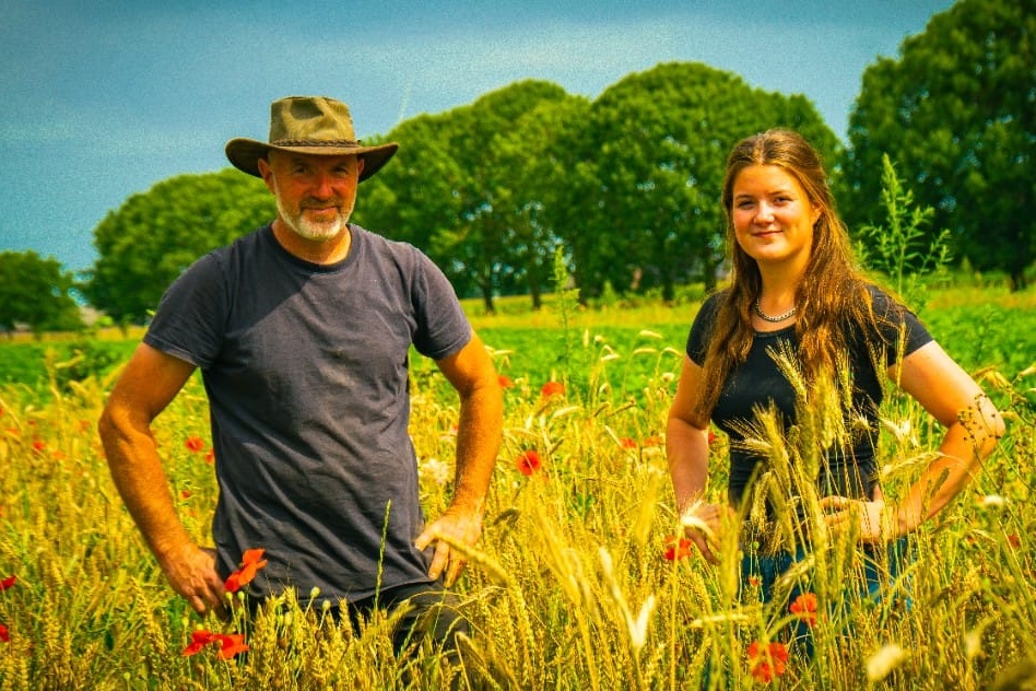 Pionieren in biologische stroketeelt werpt vruchten af: "We voeden de bodem, niet de plant"