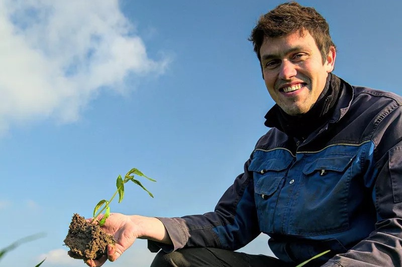 Van pieren tot peer review: nieuwe podcastreeks over gezonde bodems en regeneratieve landbouw