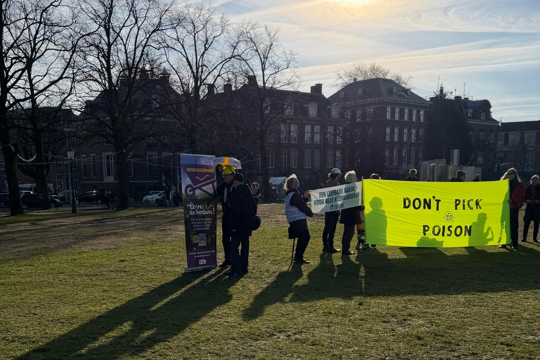 Actievoerders pleiten voor biobloemen tijdens Nationale Tulpendag op Museumplein