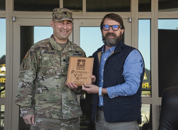 Leafy greens grower announces partnership with U.S. Army - Vimarsana News