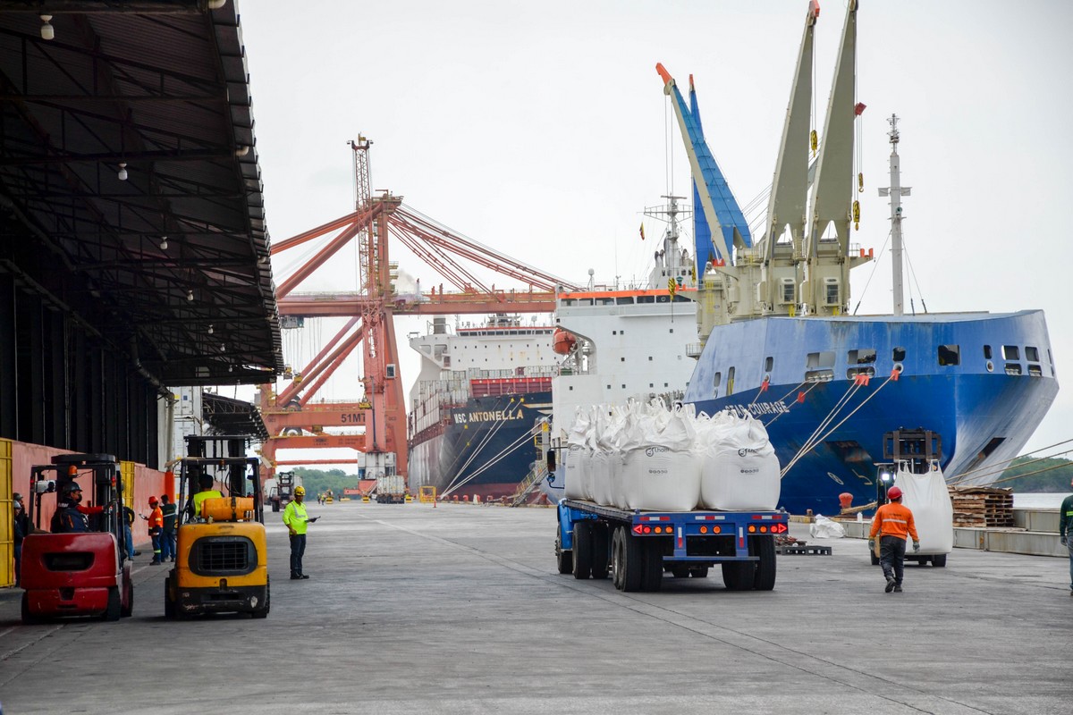 Panama Canal delays worrying for Ecuador's banana sector - Vimarsana News