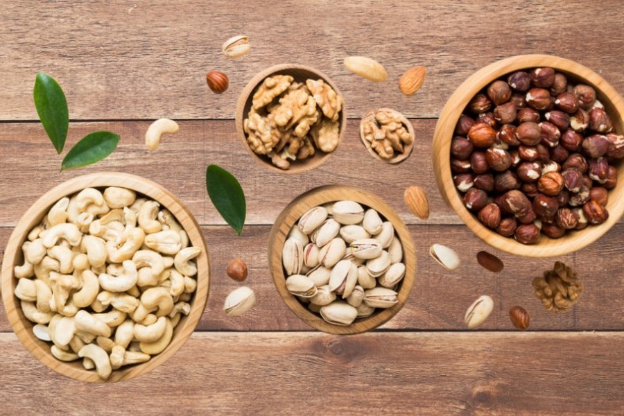 Study finds longer-term nut consumption improves brain insulin sensitivity - Vimarsana News