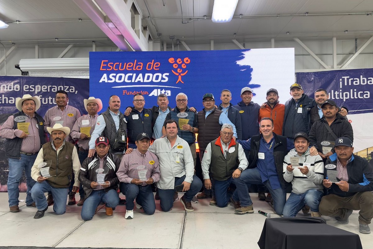 Grower hosts social event for farm workers ahead of Jalisco grape season - Vimarsana News