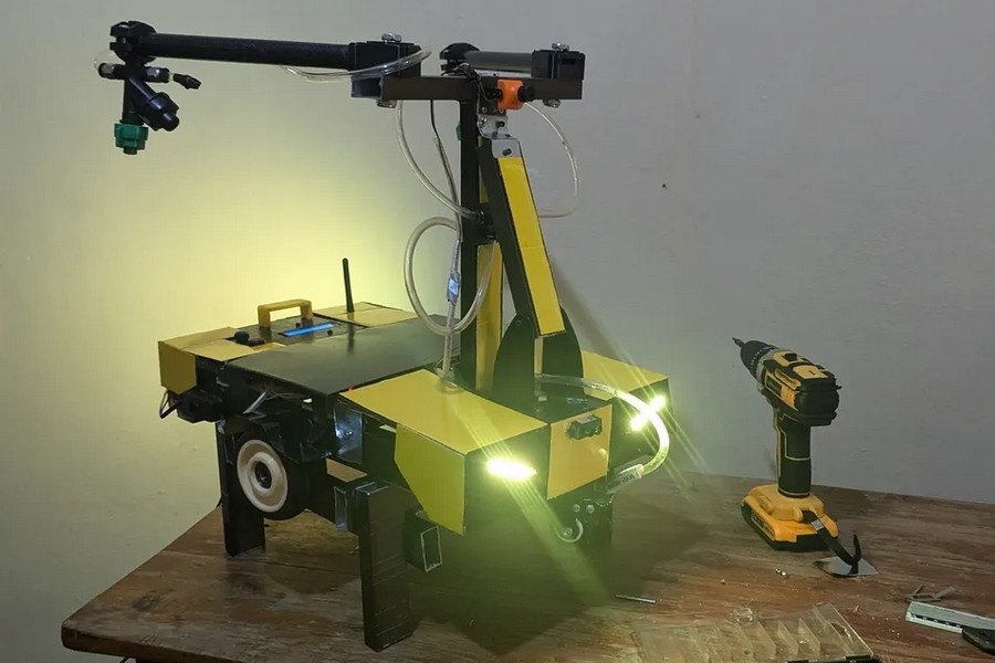 Togo inventor develops Africa’s first agricultural robot