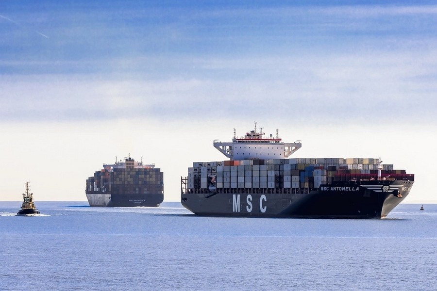 Reefer Container Connection Plug Asian port congestion drives return to Suez Canal route