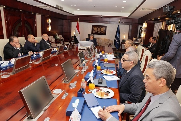 Rederijen bespreken omstandigheden Rode Zee met Suez Canal Authority