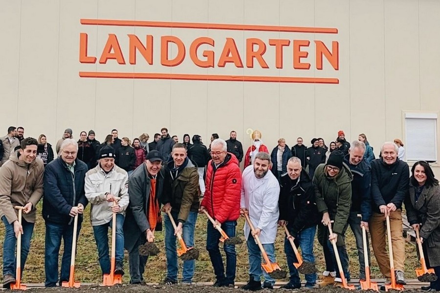 Eerste steenlegging voor nieuwe notenbranderij bij Landgarten