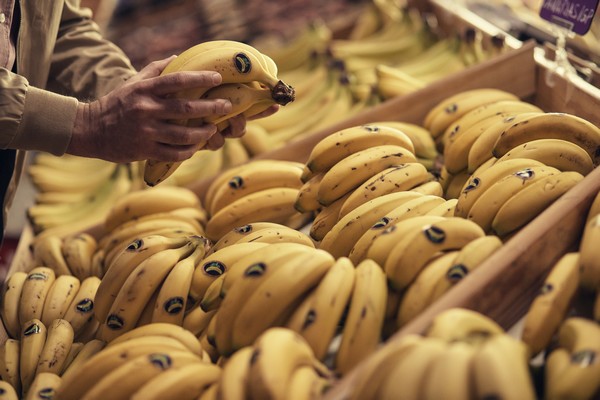 Plátano de Canarias signs alliance with Glovo to bring local greengrocers closer to consumers - Vimarsana News