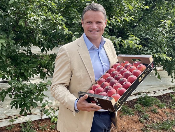 "We remain the retail's preferred partner for early peaches and nectarines" - Vimarsana News