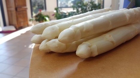 Es Gibt Immer Genug Platz Fur Fruhen Spargel Auf Dem Markt