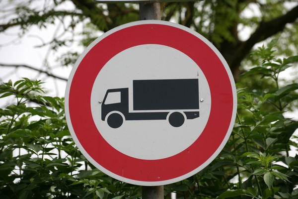 Vrachtwagenverkeer van en naar kassen geweerd uit woonkernen Zuilichem en Kerkwijk - GroentenNieuws