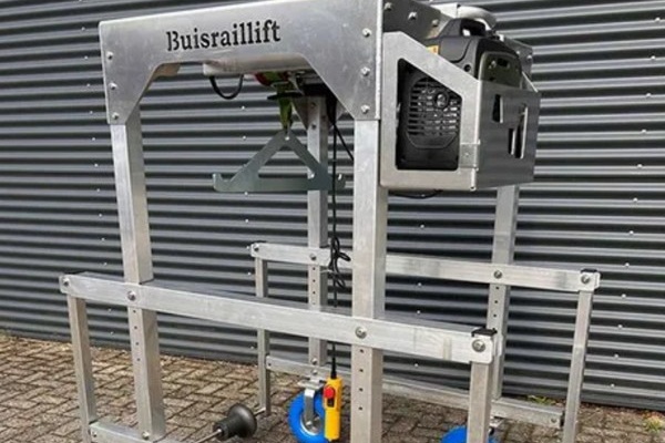 Tube rail lift available for sale and rent: manual lifting during crop transition a thing of the past
