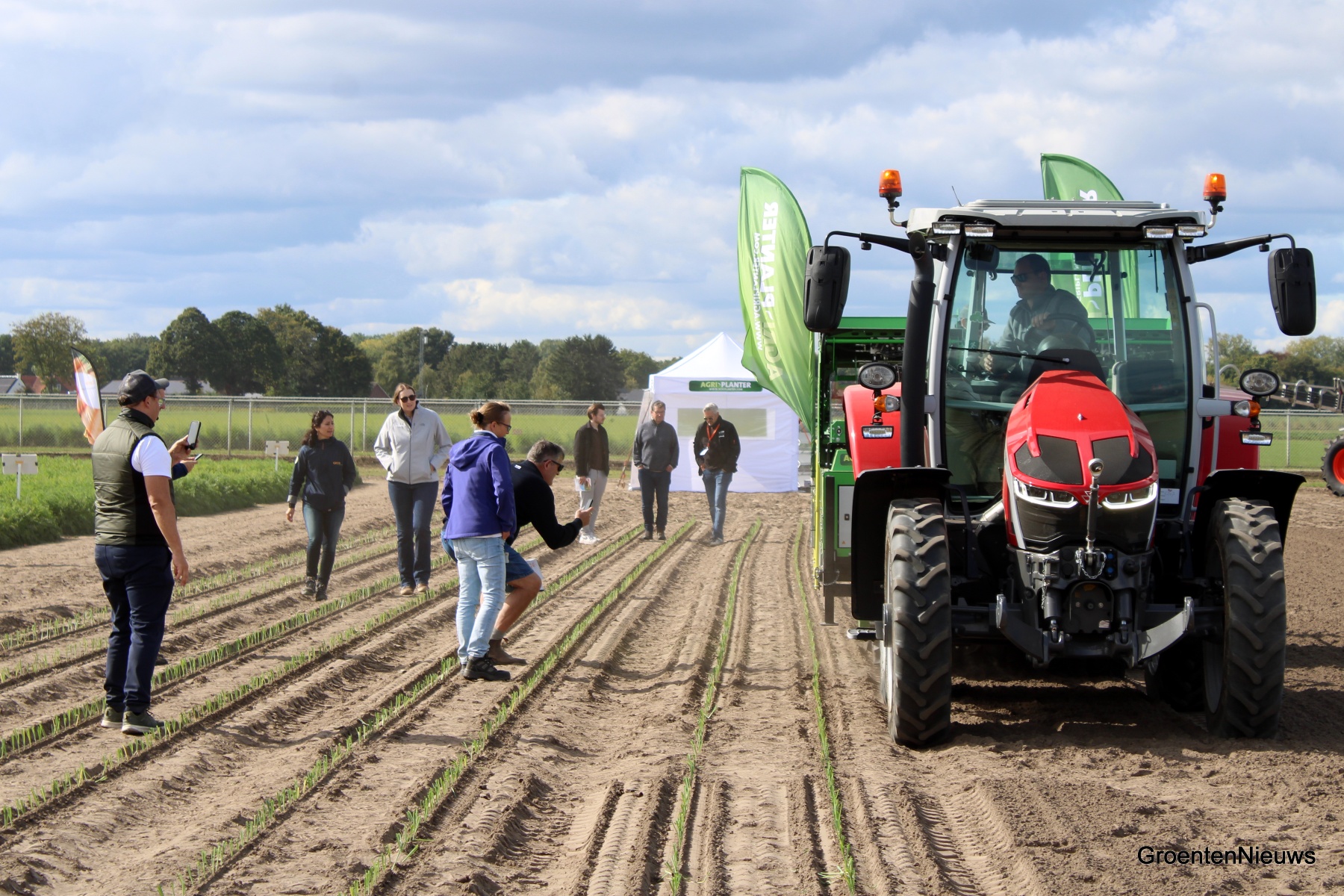 Machinedemonstraties doen het goed op demodagen: Mechanisatie voor steeds meer teelten beschikbaar