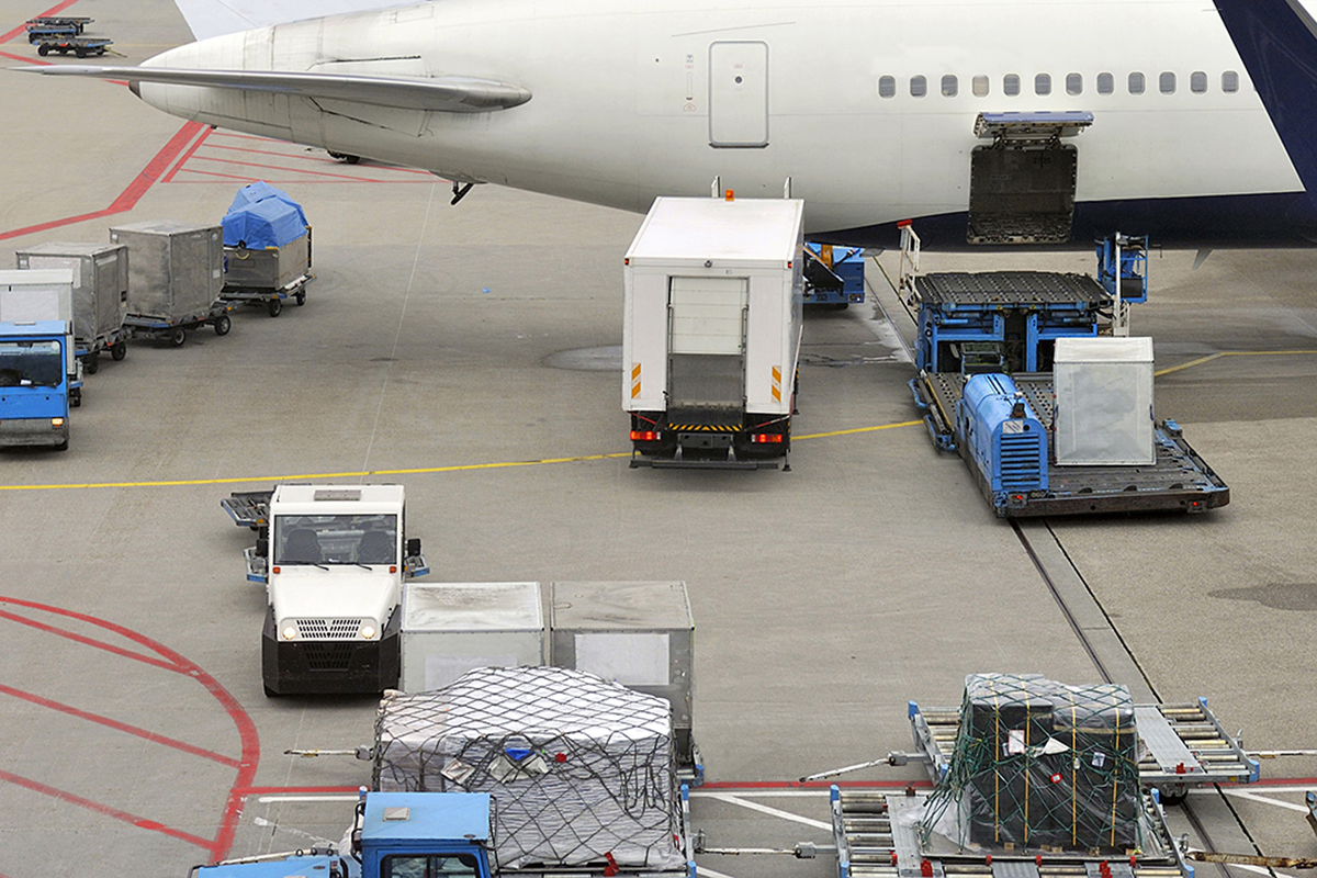 India plant pakstations bij luchthavens