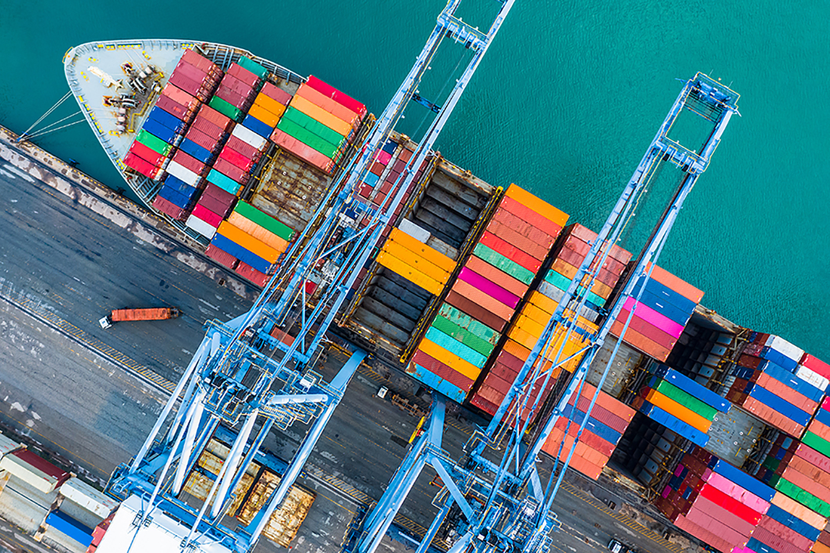 Экспорт фруктов и лука застрял в порту Индии из-за конфликта