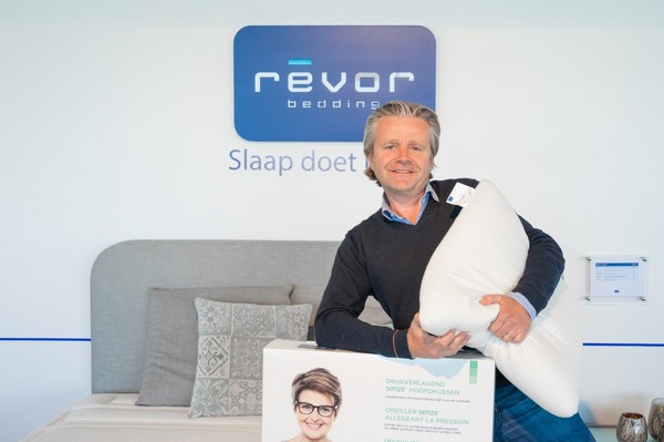 Revor in bed met Haarhuis & Jansen