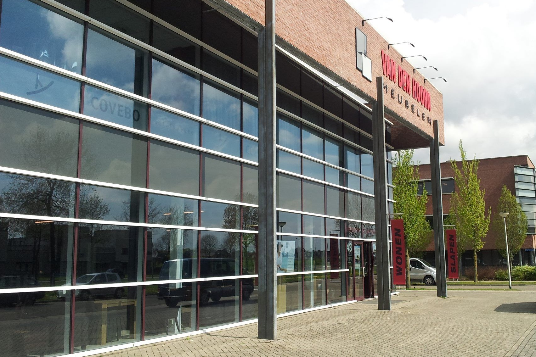 Van den Hoorn Meubelen sluit showroom