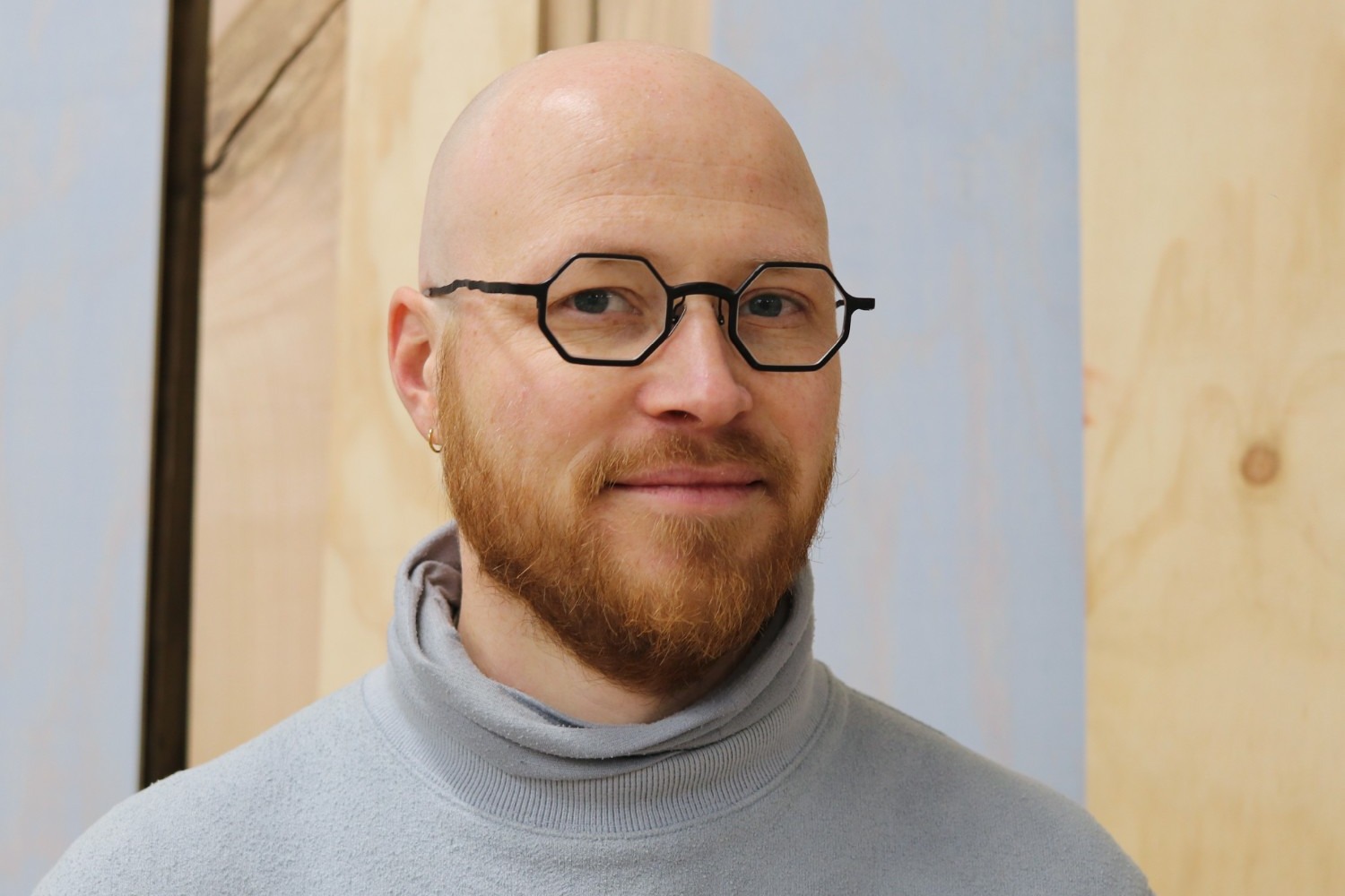 Arjen Witteveen debuteert met kleurrijke, houten stoelencollectie op Trendz Voorjaar